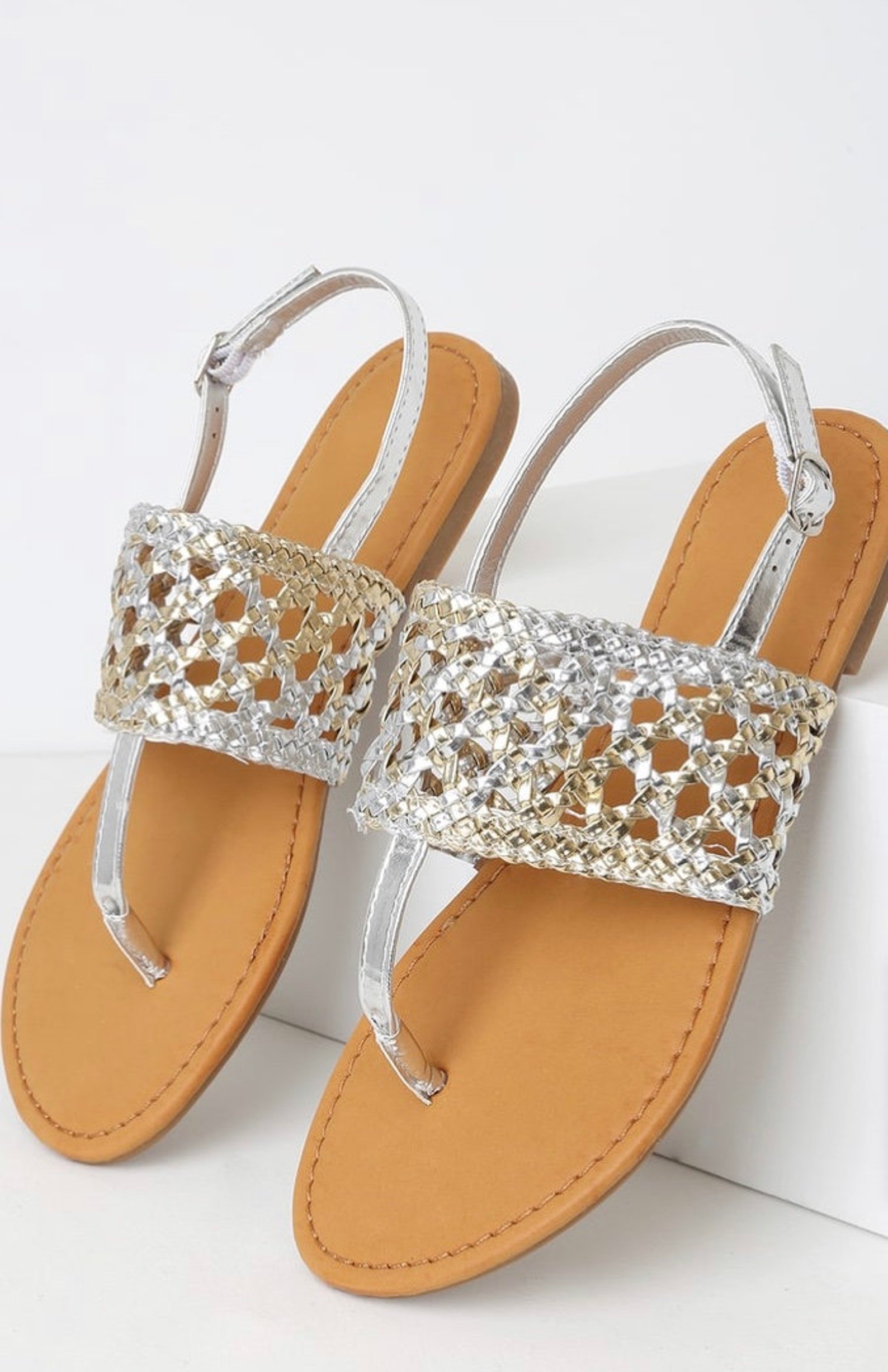 Sandalias de tira en T planas de oro de bambú y plata. Tamaño Etsy