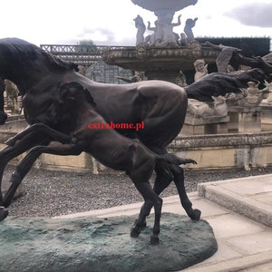 Horse with a foal made of bronze, life-size bronze horse natural size bronze horse sculpture with a foal 315cm