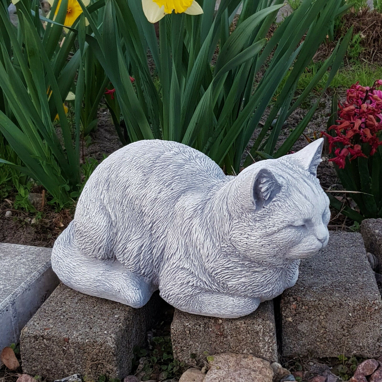 outdoor garden cat statues