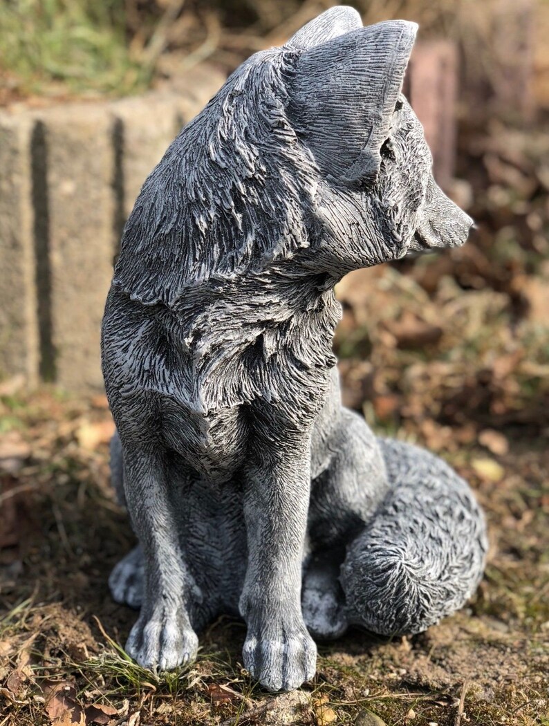gray fox statue