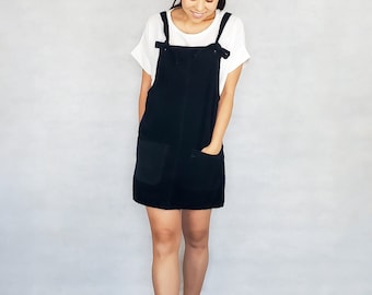 Minimalistic Pinafore dress with adjustable ties and two front pockets