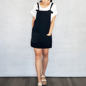 Minimalistic Pinafore dress with adjustable ties and two front pockets