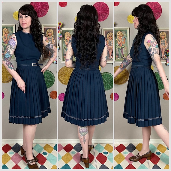 Vintage 1960s Navy Blue Sleeveless Pleated Fit an… - image 2