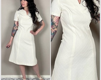 Vintage 1970s Off White Short Sleeve A-Line Mini Dress | City Hall Wedding | Bachelorette | Ivory | S/M
