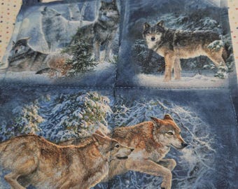 Set of 2  wolf/ Wildlife potholder/hot pads