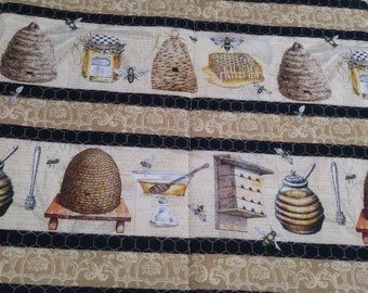 Bees/beehive placemats set of 4