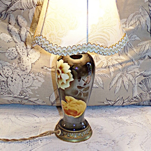 France Vintage - Belle Lampe Ancienne en Porcelaine avec abat-jour - Shabby chic - Campagne chic