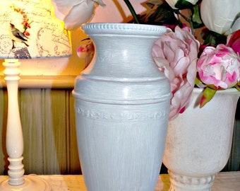 France Vintage - Large Vase in gray and white patinated metal - Shabby decoration - Romantic