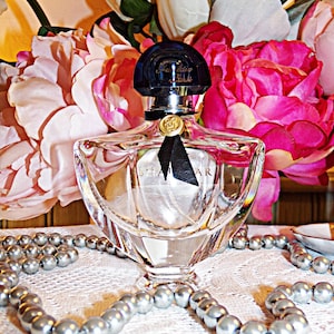 ゲラン　香水　シャリマー　携帯用スプレイ付き　フランス製 シャリマー – Shalimar｜GUERLAIN ゲラン公式 | ゲラン GUERLAIN