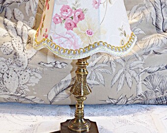 France Vintage - Belle Lampe Ancienne en laiton avec abat-jour fleuri - Shabby chic - Campagne chic