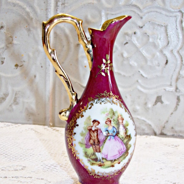 France Vintage - Petite Aiguière / Vase / Soliflore en Porcelaine de Limoges scène galante Fragonard