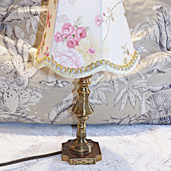 France Vintage - Belle Lampe Ancienne en laiton avec abat-jour fleuri - Shabby chic - Campagne chic