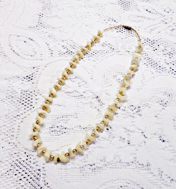 COLLIER sautoir chaine doré perles noir et nacrées blanche fêtes mères noël
