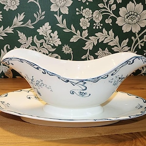 FRANCE 1900 - Earthenware Sauceboat from Creil and Montereau France - French Antique Sauceboat
