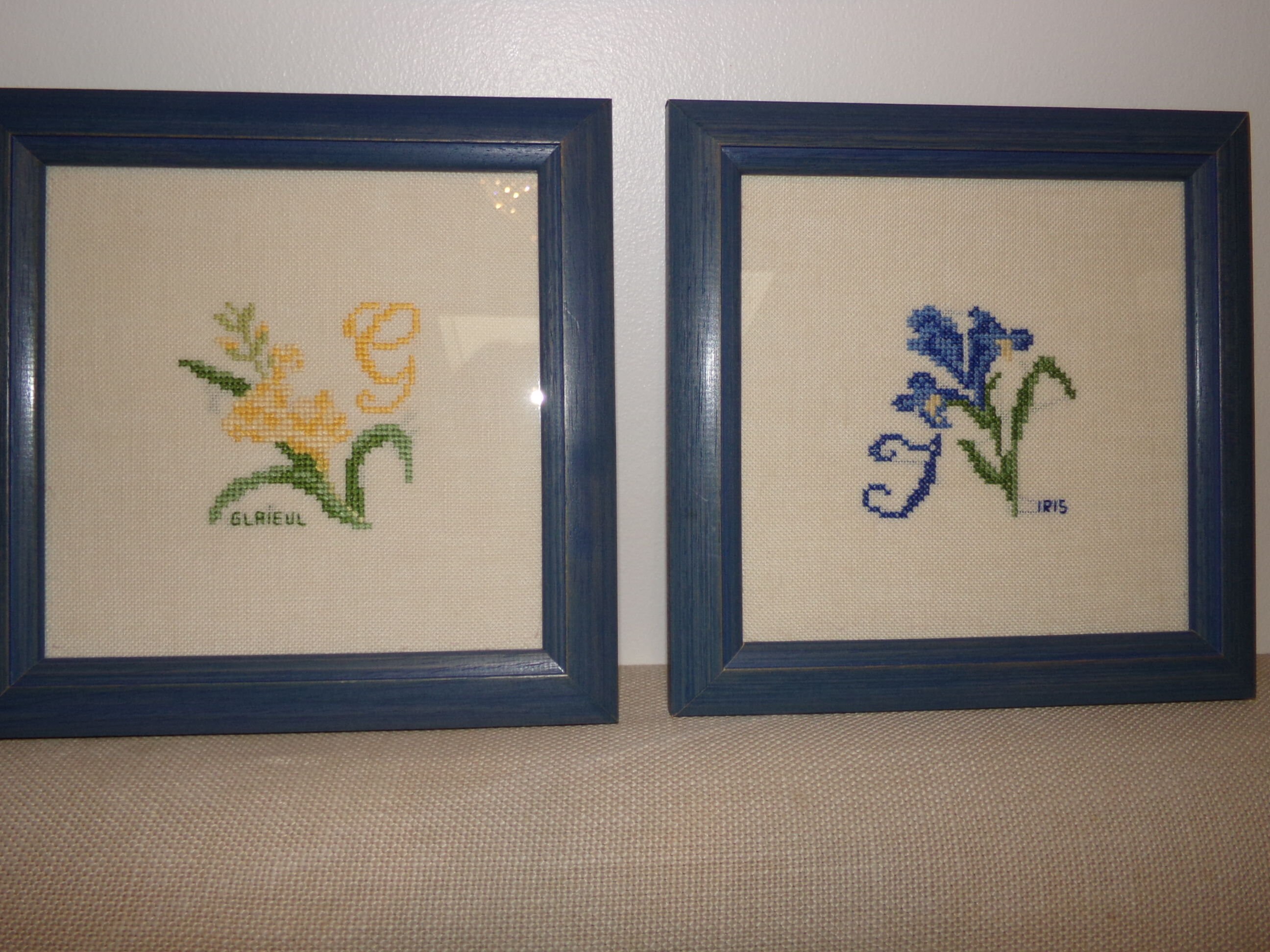 Lot de 4 Cadres Fleurs Brodées sur Toile Lin Fine French