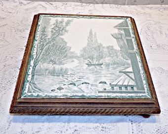 FRANCE Vintage - Antieke onderzetter met een mooie tegel omgeven door hout - Franse antieke onderzetter