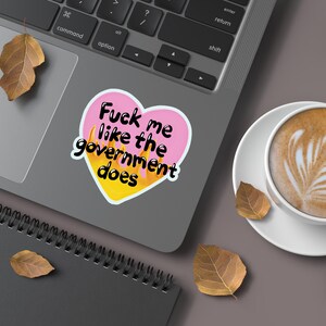 Mockup of the sticker on a laptop.