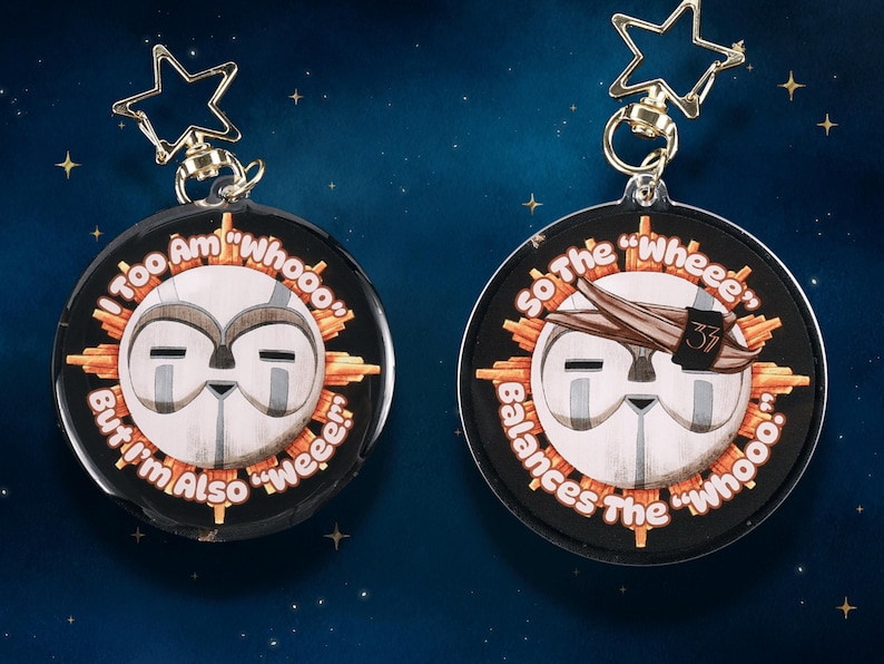 The Front and Back of the Esquie Keychain