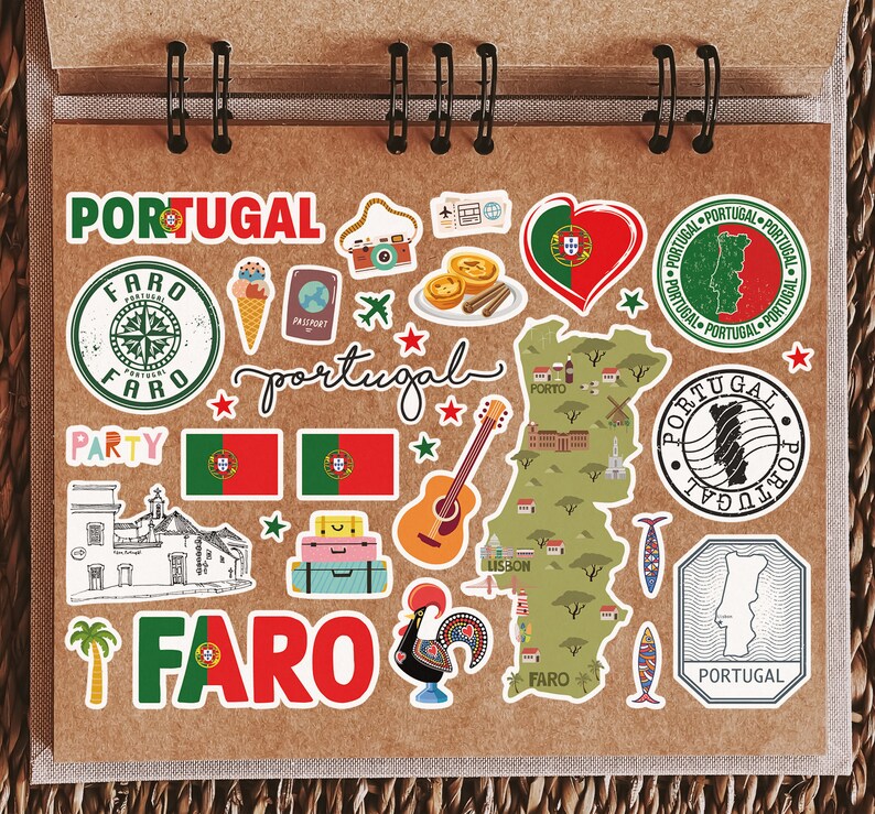 Op de afbeelding: Een verzameling kleurrijke stickers met Portugese bezienswaardigheden, symbolen en tekst. De stickers bevatten een kompas, een gitaar, een haan, een hart met de Portugese vlag en een kaart van Portugal. De tekst op de stickers omvat "Portugal", "Faro", "Party" en "Lissabon".