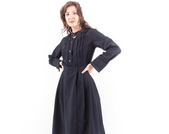 70s Elegant Black Vintage Fit and Flare Dress Long Sleeves Minimalistic Button Collar Slim Fit Sustainable Second Hand