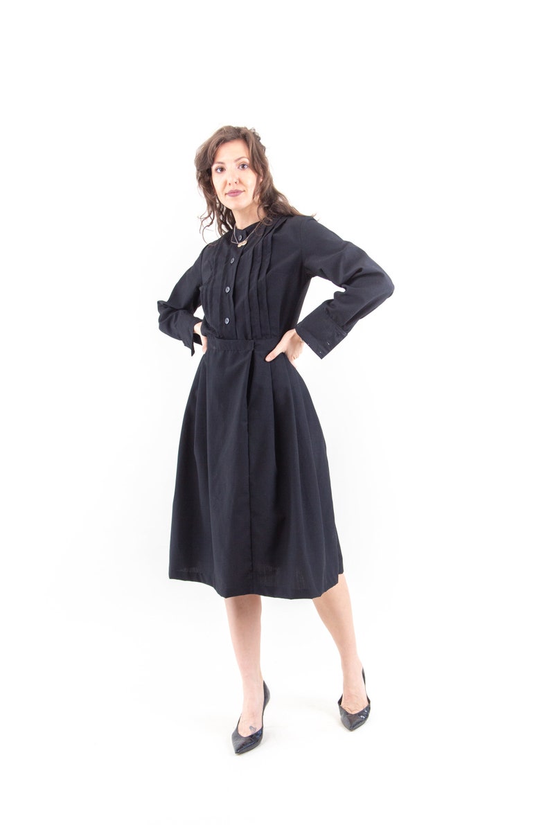 70s Elegant Black Vintage Fit and Flare Dress Long Sleeves Minimalistic Button Collar Slim Fit Sustainable Second Hand