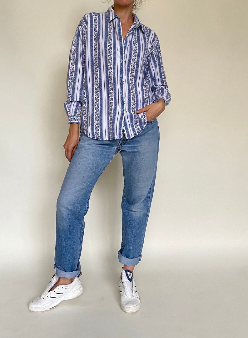 90s striped shirt outfit