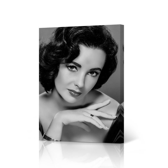 Elizabeth Taylor With Sexy Iconic Pose Black and White Iconic Wall