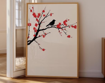 Könnte beinhalten: Ein gerahmter Druck eines schwarzen Vogels, der auf einem Ast eines Baumes mit roten Blüten sitzt. Der Hintergrund ist hellcremefarben.