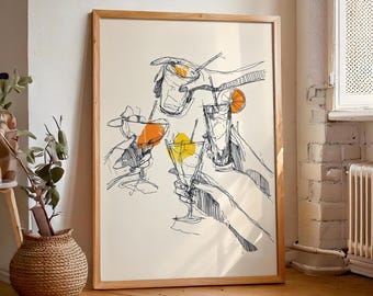 Può includere: Una stampa artistica incorniciata con un disegno in bianco e nero di mani che brindano con cocktail. Le bevande includono guarnizioni di arancia e limone. L'opera d'arte è in una cornice di legno.
