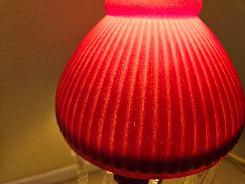 Vintage red hurricane lamp with crystals, red gone with the wind lamp, vintage hurricane lamp, home decor, victorian lamps, red accent lamp bild 9