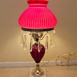 Vintage red hurricane lamp with crystals, red gone with the wind lamp, vintage hurricane lamp, home decor, victorian lamps, red accent lamp bild 2