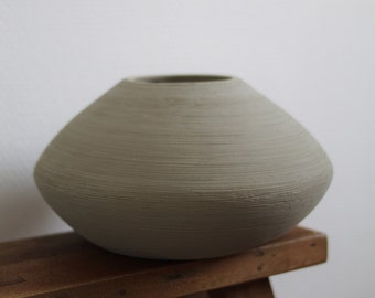 Large round round matte beige vase - Handmade in sandstone