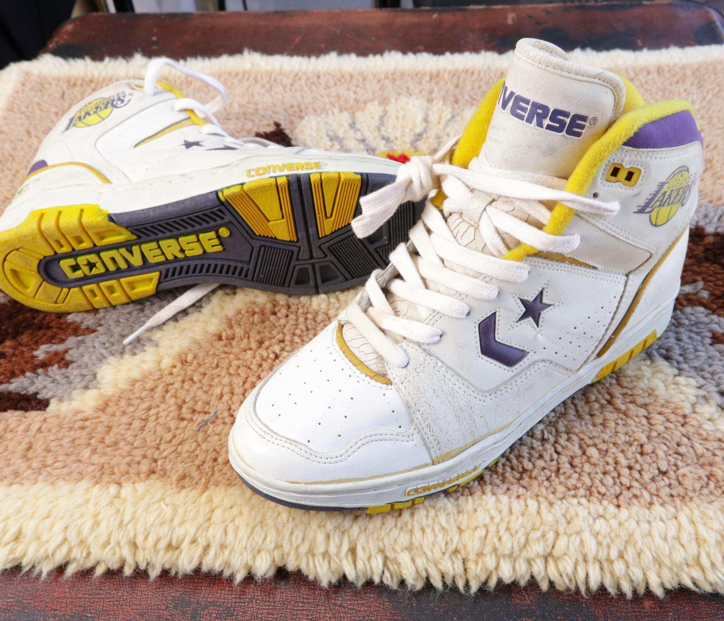 Konkurrere Tøj efterår 1980s Converse Lakers Weapon Basketball Sneakers 10 fits - Etsy