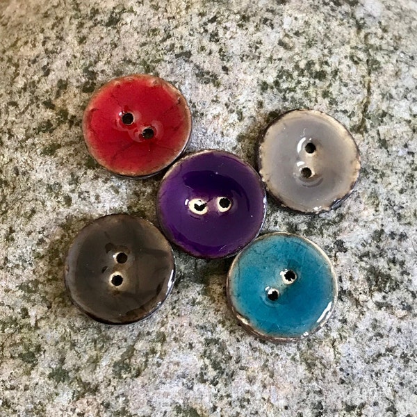 Cinq boutons de noix de coco Superbe, NOS, Union Knopf 23mm dans un choix de cinq couleurs.