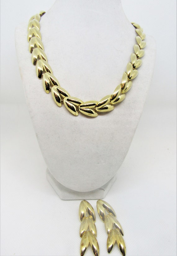 VINTAGE GOLDTONE Necklace and Earrings