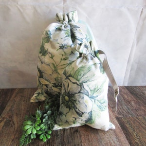 Magnolia Floral Flannel Gift Bags: Eco-Friendly Drawstring Fabric Bags