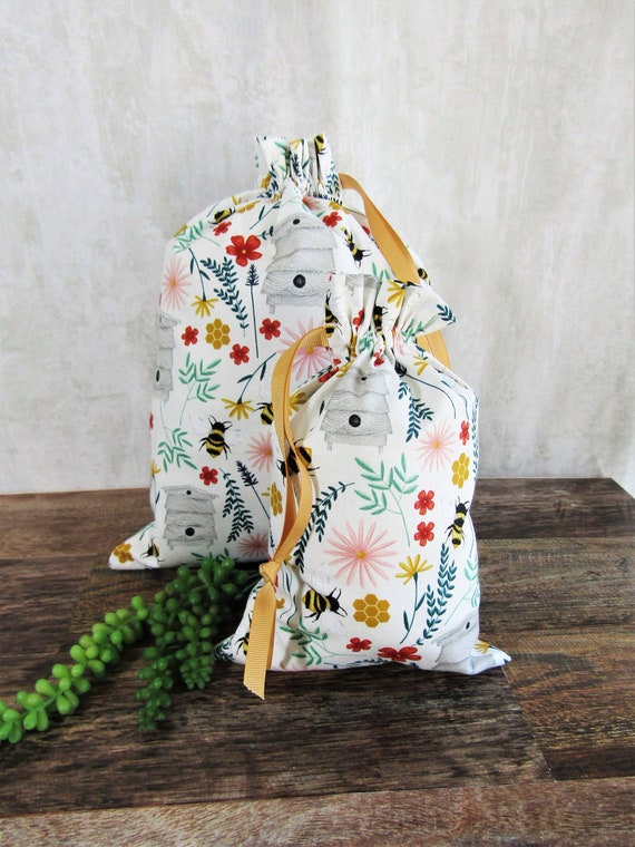 環境に優しいコットンギフトバッグ：ハチと花柄の巾着バッグ - Etsy 日本