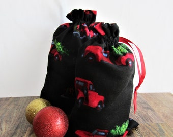 Sacchetti regalo natalizi in tessuto con coulisse e camioncino rosso, ecologici.