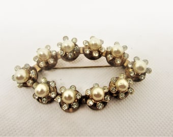 VINTAGE BROOCH, faux pearls and rhinestones