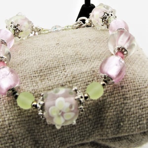 VINTAGE ARTISAN GLASS Bracelet Earring Set, Lampwork  bracelet, Pastel Glass Bracelet, Adjustable bracelet, Jewelry set, Vintage Jewelry Set