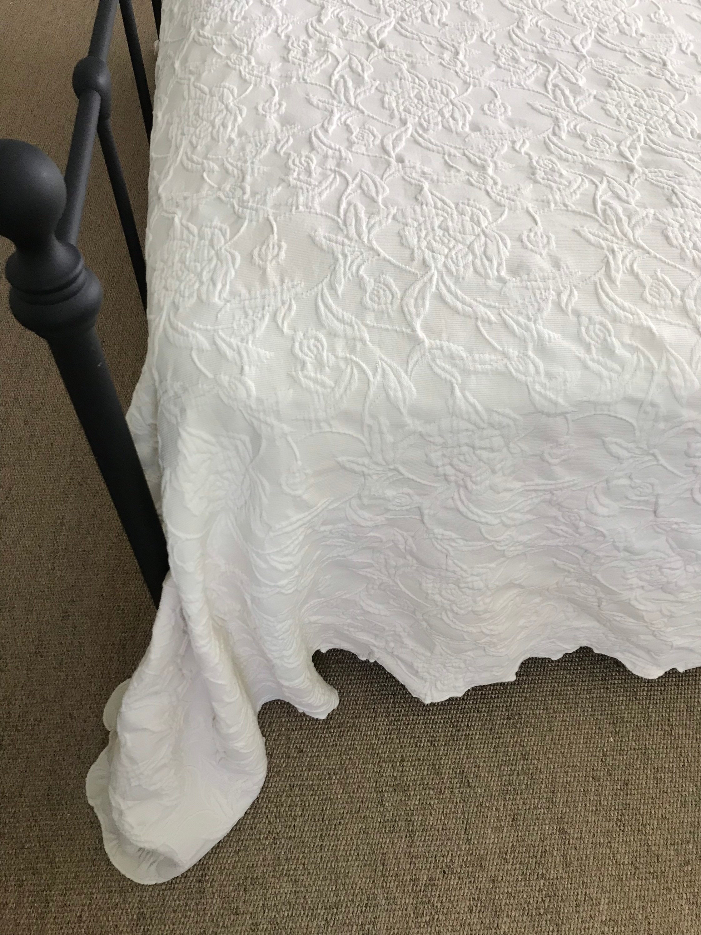 Vintage Queen Matelasse Bedspread Cream / White With Textured Etsy