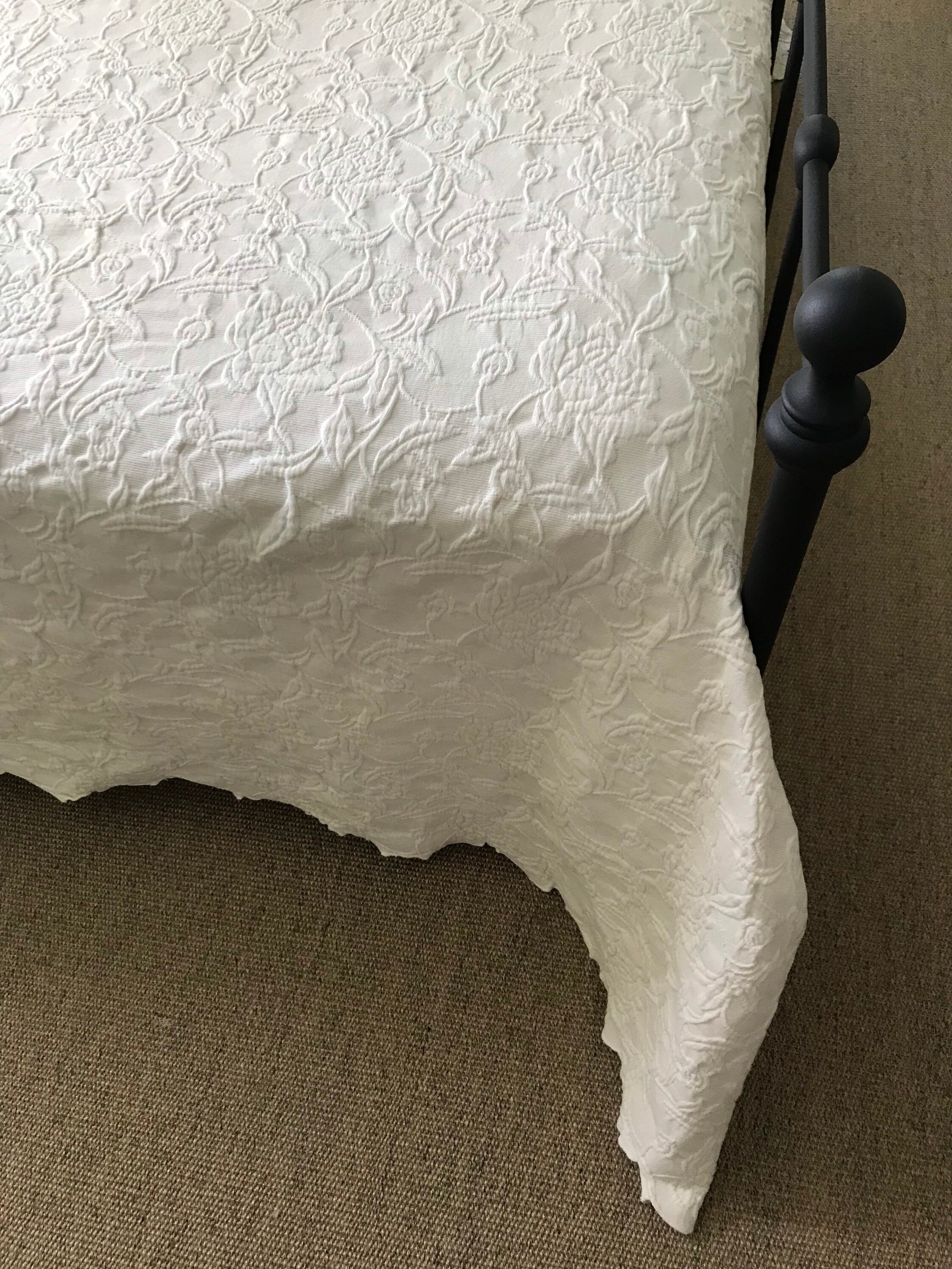 Vintage Queen Matelasse Bedspread Cream / White With Textured Etsy