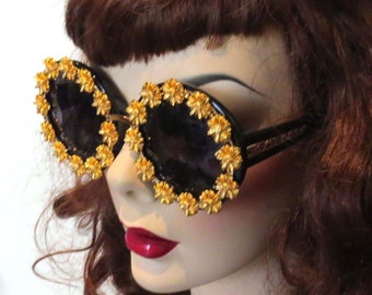 Gold Daisy Sunglasses, Black Frame Gold Floral Sunglasses, 1940s Retro Round Sunglasses, Festival Sunglasses Women, Hippie Sunglasses