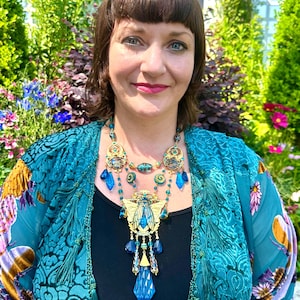 Turkoois ART DECO Tsjechische glazen cicade lampwerk druppelketting, gerestaureerd vintage verguld, Swarovski-kralen en strassteentjes, Tsjechische kralen