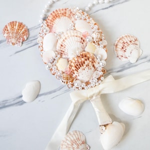 Personalized Mermaid Seashell Mirror, Mermaid Handheld mirror, Bridesmaids Gifts, Gift for Her, Gift for Mother, Seashell Mirror Decoration