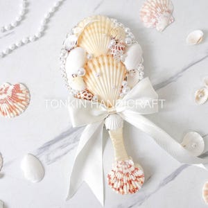 Personalized Mermaid Seashell Mirror, Mermaid Handheld mirror, Bridesmaids Gifts, Gift for Her, Gift for Mother, Seashell Mirror Decoration