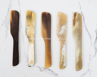 Coltello spalmabile per burro in corno di bufalo personalizzato, utensili in corno naturale, regalo di inaugurazione della casa