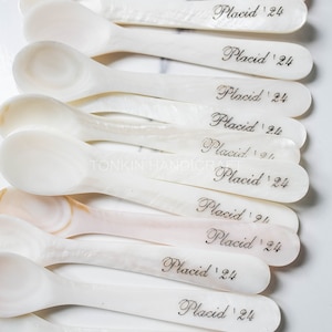 Großhandelspersonalisierter Perlmutt Kaviar-Löffel Favor Hochzeitslöffel, Muschel-Löffel, natürliche personalisierte Utensilien, umweltfreundliches Geschenk