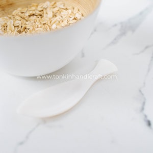 Personalized Seashell Oyster Caviar Spoon, Shell Spoon, Mother of Pearl Seashell Spoon, Leaf Shaped Spoon, Natural Personalized Utensils