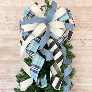 Adorno para árbol de Navidad con lazo azul, lazo navideño a cuadros azules, decoración navideña azul, adorno para árbol de Navidad, lazo festivo grande para repisa